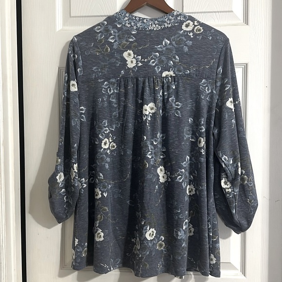 Blue Floral Avenue Blouse - Picture 2 of 4